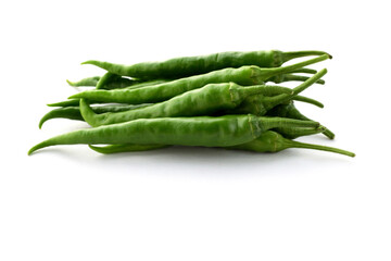 白背景の青唐辛子　コピースペースあり Green chili peppers (chile verde) on white background with copy space