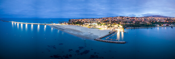 Naklejka premium San Pedro beach with pier