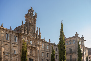 Fototapeta na wymiar main entrance of a stone palace with statues and windows