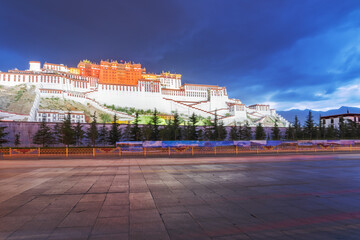 Naklejka premium The View of Potala Palace and Plaza in Lhasa, Tibet, China 