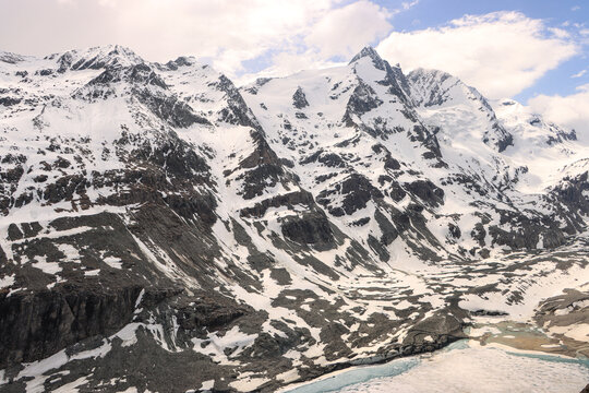 Imposante Hochgebirgslandschaft um den Gro&szlig;glockner im Mai 2023; Kellerskopf, Kellersberg, Gro&szlig;glockner und Pasterzenseee