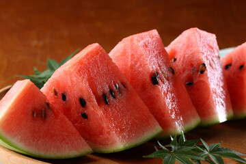カットしたスイカ