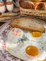 fried eggs with bread