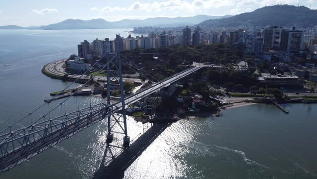 Sunrise image of the Hercílio Luz Bridge located in the city of Florianópolis