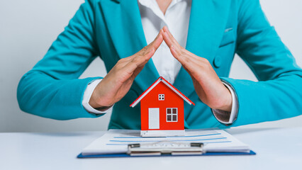 Realtor with contract, red house model, amenities, appraisal price, built-in, central business...