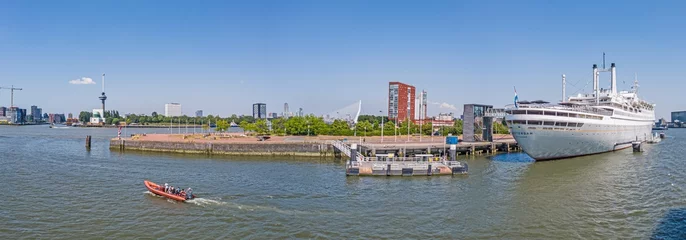 Zelfklevend Fotobehang Panoramic picture from port Rotterdam and Meuse river © Aquarius
