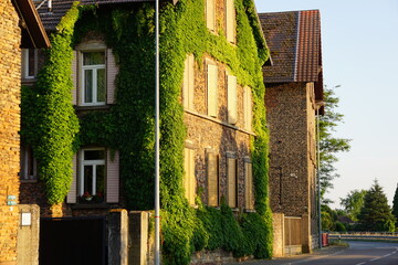 Fototapeta na wymiar Altes Backsteinhaus Fachwerk Fronmühle Haßloch