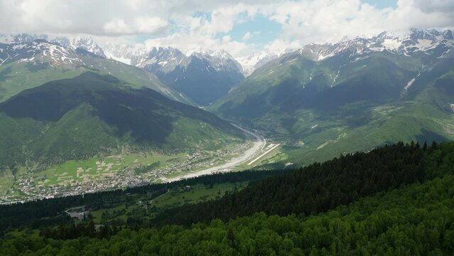Luftaufnahme Georgien Svanetia Mestja Berge Gletscher 