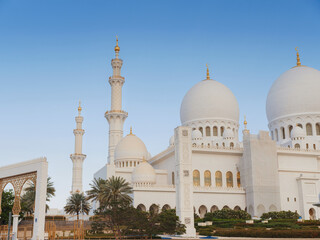 Obraz premium 20 March 2023, Abu Dhabi, UAE: Sheikh Zayed Mosque largest mosque of UAE located in Abu Dhabi capital city of United Arab Emirates. The 3rd largest mosque in world