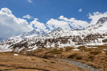 Fototapeta na wymiar alpine landscape during the spring thaw