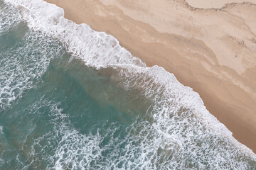 Obraz na płótnie Canvas wave on the beach