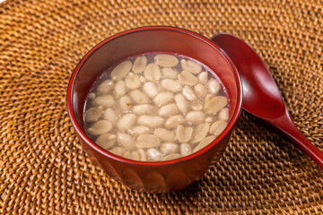 花生仁湯　台湾ピーナツスープ　Sweet soup  Taiwanese peanuts