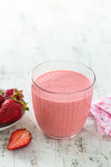 healthy strawberry smoothie