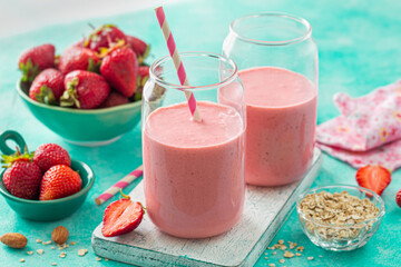 healthy vegan dairy free strawberry smoothie - 613546883