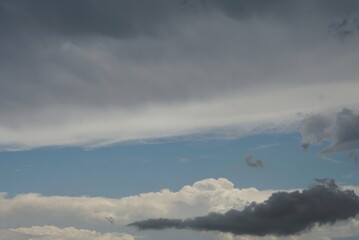 嵐が迫るときの空
