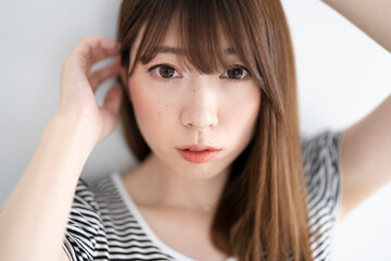 茶髪の女性