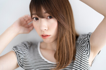 茶髪の女性
