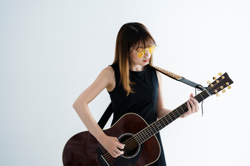 Obraz premium 女性ギタリスト