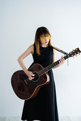 女性ギタリスト