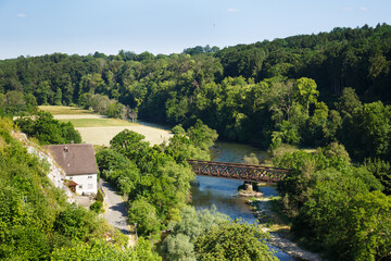Fototapeta na wymiar Die Donau in der Gemeinde Rechtenstein im Alb-Donau-Kreis