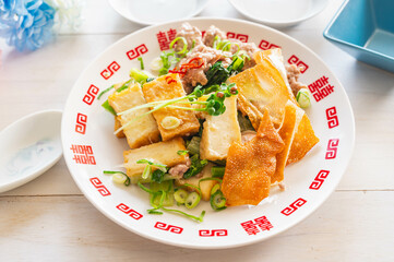 野菜炒めとワンタンの皮