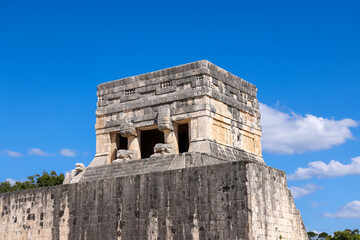 Fototapeta premium UNESCO world heritage site and historic Chichen-Itza ruins in Yucatan peninsula, Mexico.