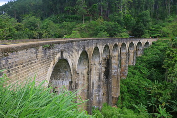 Fototapeta na wymiar old stone bridge Nine Arch Sri lanka 