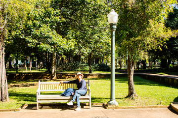 Bancos de jardins e praças pelo mundo