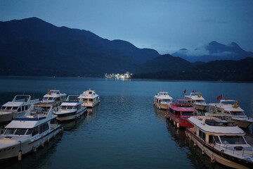 Fototapeta na wymiar boat on lake in dusk, sun moon lake taiwan