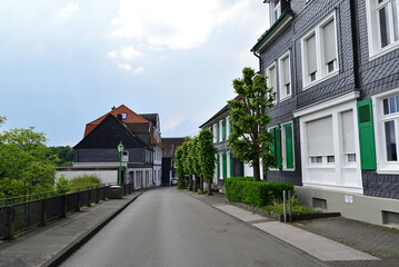 eine strasse in wuppertaler beyenburg, nrw, deutschland