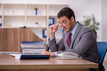 Naklejka premium Young male employee working in the office