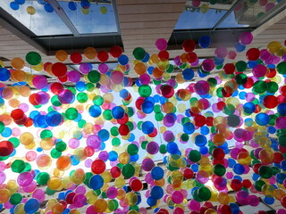 Ballons color&eacute;s
