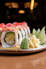 Sushi, comida asiatica en restaurante peruano