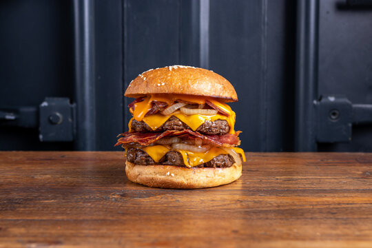 Hamburguesa Doble con Panceta y  Chedar, 
