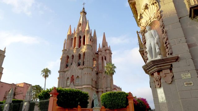View of Cathedral of San Miguel Arc&aacute;ngel in plaza Allende at the morning,  city of San Miguel De Allende, Mexico.  Magic town ( Pueblo magico )
4K video