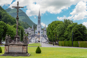 view of the basilica of Lourdes, France - obrazy, fototapety, plakaty