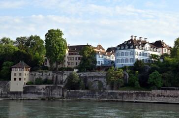 Häuser am Rheinufer in Basel