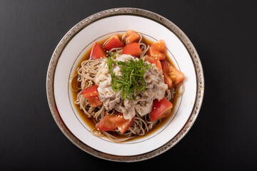トマトと豚しゃぶの冷やし蕎麦