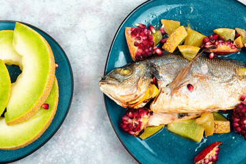 Dorado fish roasted with melon.