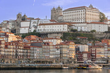 Fototapeta na wymiar Colorful buildings in Porto
