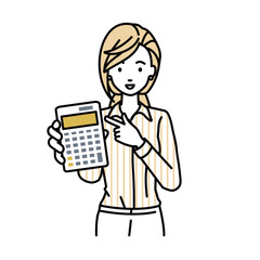 立って電卓を持ってこちらに向けて見せているブラウスの女性