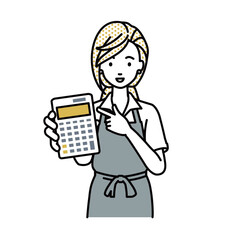 立って電卓を持ってこちらに向けて見せているエプロンをした店員の女性