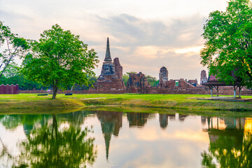 Fototapeta na wymiar Wat Maha That in Ayutthaya historical park of Thailand and also it is the world heritage by Unesco.