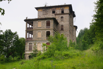 Fototapeta na wymiar Abandoned building used, in the past, as a hospital (sanatorium) - Sanatorio di Prasomaso, Tresivio, Italy