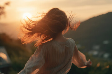 夕焼けに佇む女性, たなびく髪, 女性, 逆光, woman standing at sunset, fluttering...
