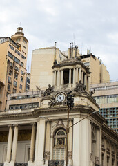 Raising the gaze: Eclectic architectural details