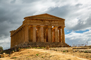 Temple of Concordia in the Valle dei Templi in Agrigento f Sicily, Italy. - obrazy, fototapety, plakaty