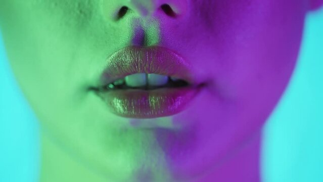 Sexowne kobiece usta 