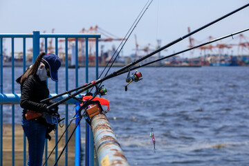 海釣り用の竿とリールとルアー