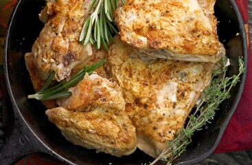 Crispy Delights: Close-Up of Deep-Fried Oysters in 4K Resolution